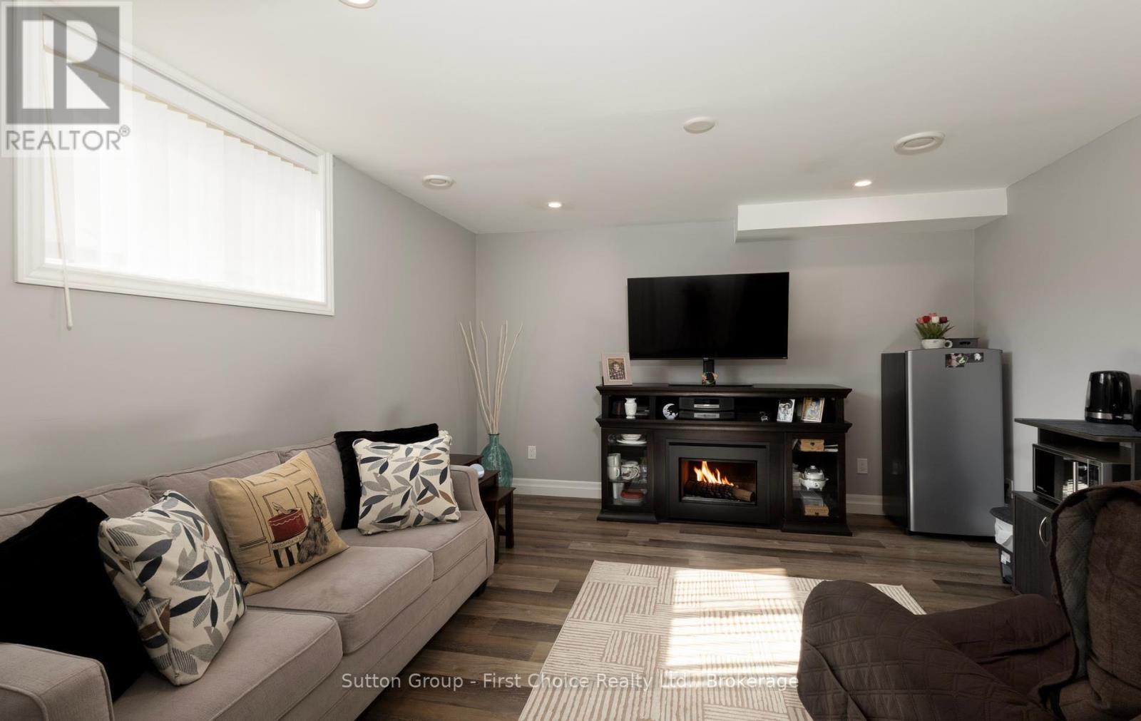 247 Sunset Drive, West Perth (Mitchell), ON - Indoor Photo Showing Living Room