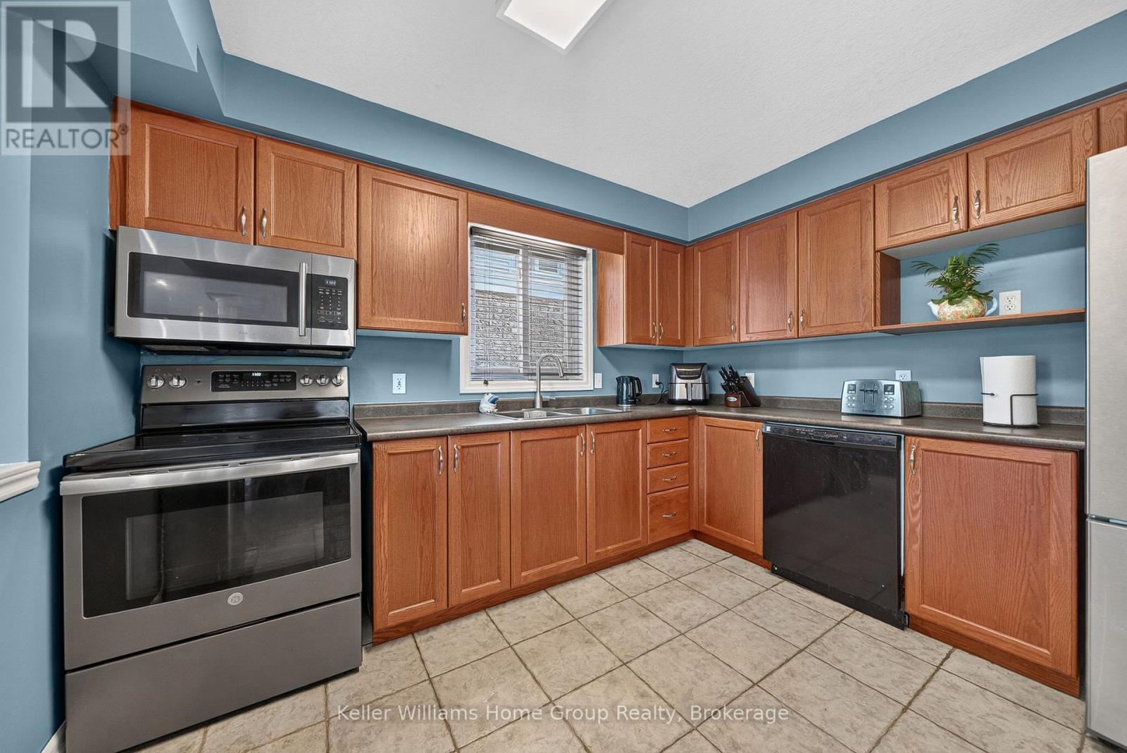 479 Doon S Drive E, Kitchener, ON - Indoor Photo Showing Kitchen