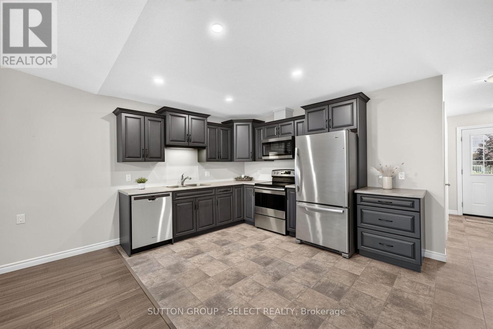 14 Devon Drive, South Huron (Exeter), ON - Indoor Photo Showing Kitchen With Stainless Steel Kitchen