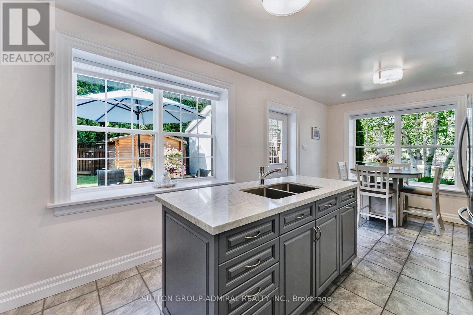 54 Starlight Crescent, Richmond Hill, ON - Indoor Photo Showing Kitchen With Double Sink