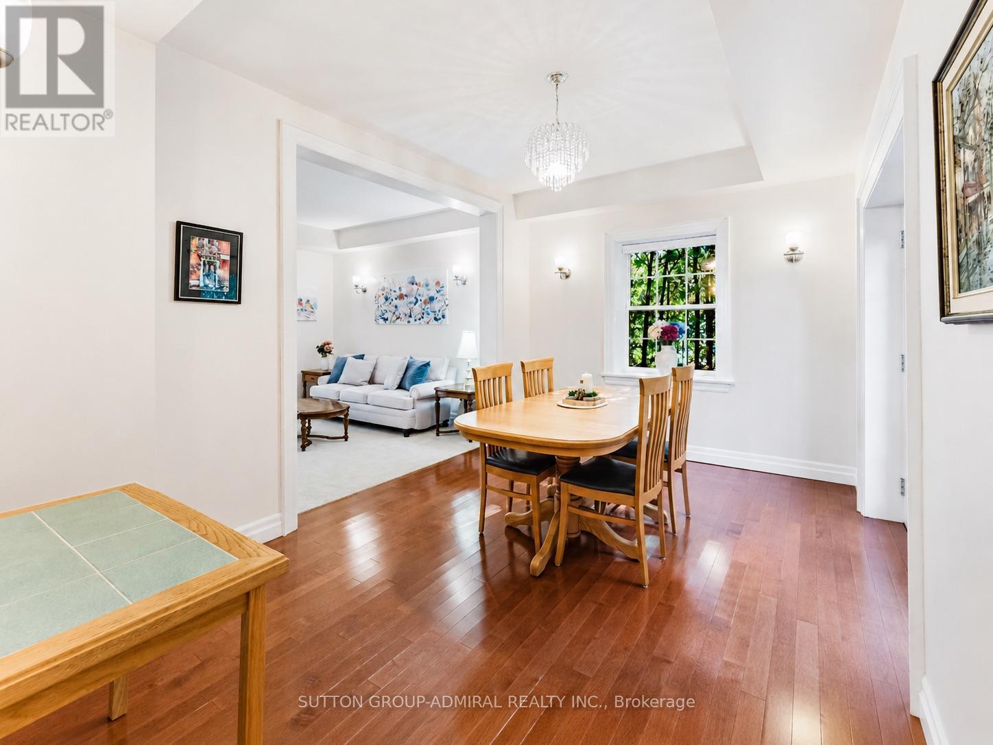 54 Starlight Crescent, Richmond Hill, ON - Indoor Photo Showing Dining Room