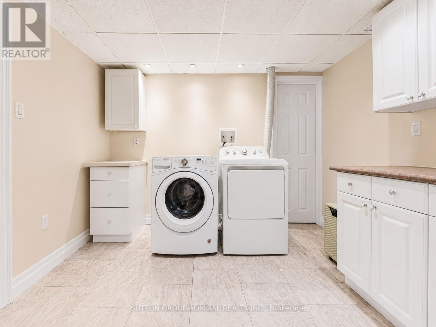 54 Starlight Crescent, Richmond Hill, ON - Indoor Photo Showing Laundry Room