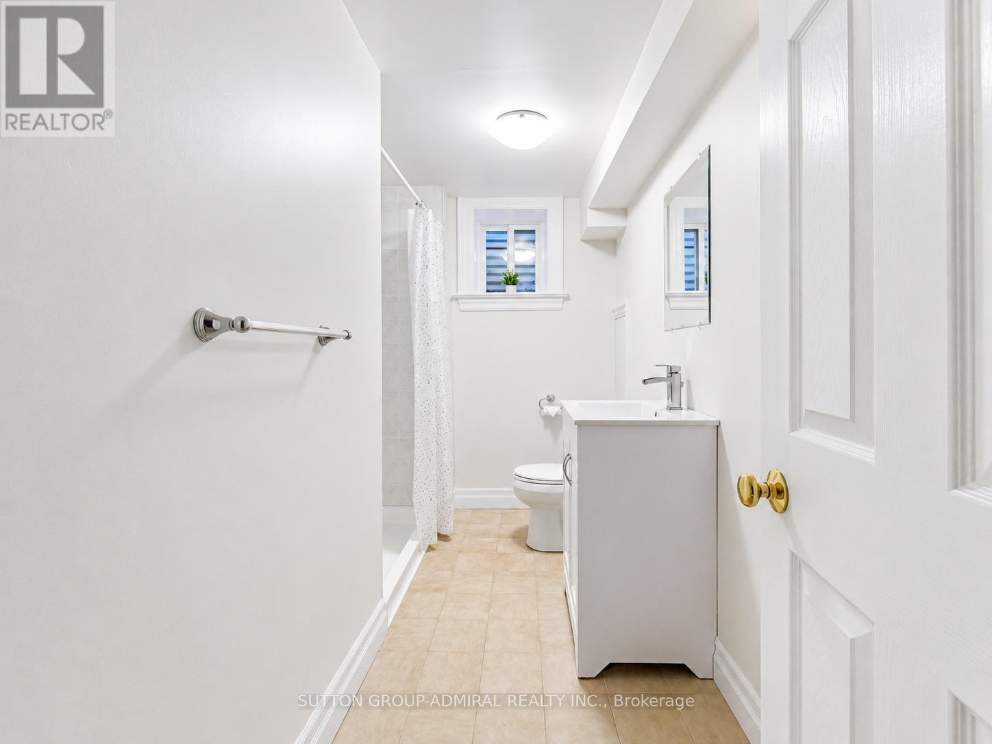 54 Starlight Crescent, Richmond Hill, ON - Indoor Photo Showing Bathroom
