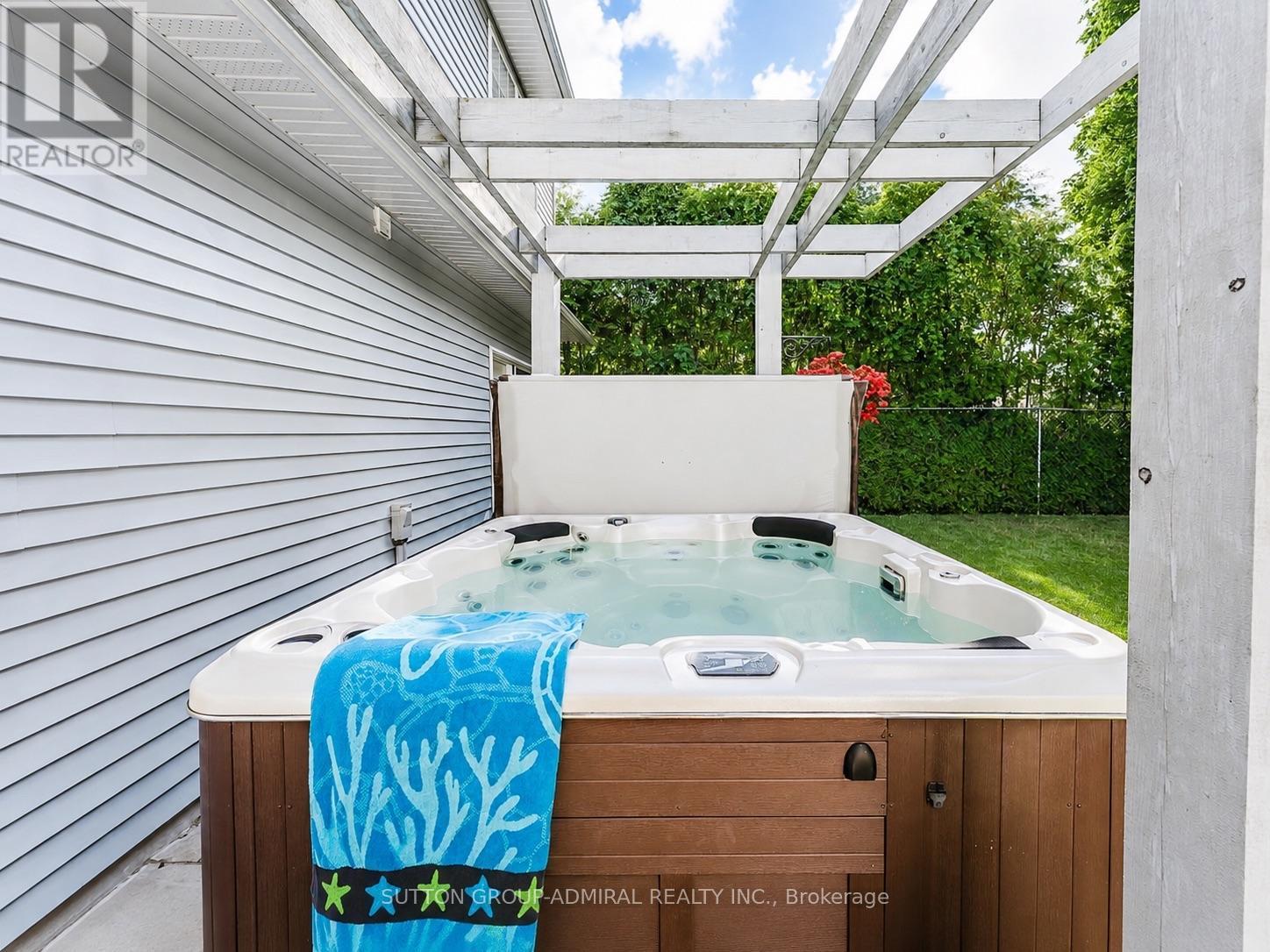 54 Starlight Crescent, Richmond Hill, ON - Outdoor With Exterior
