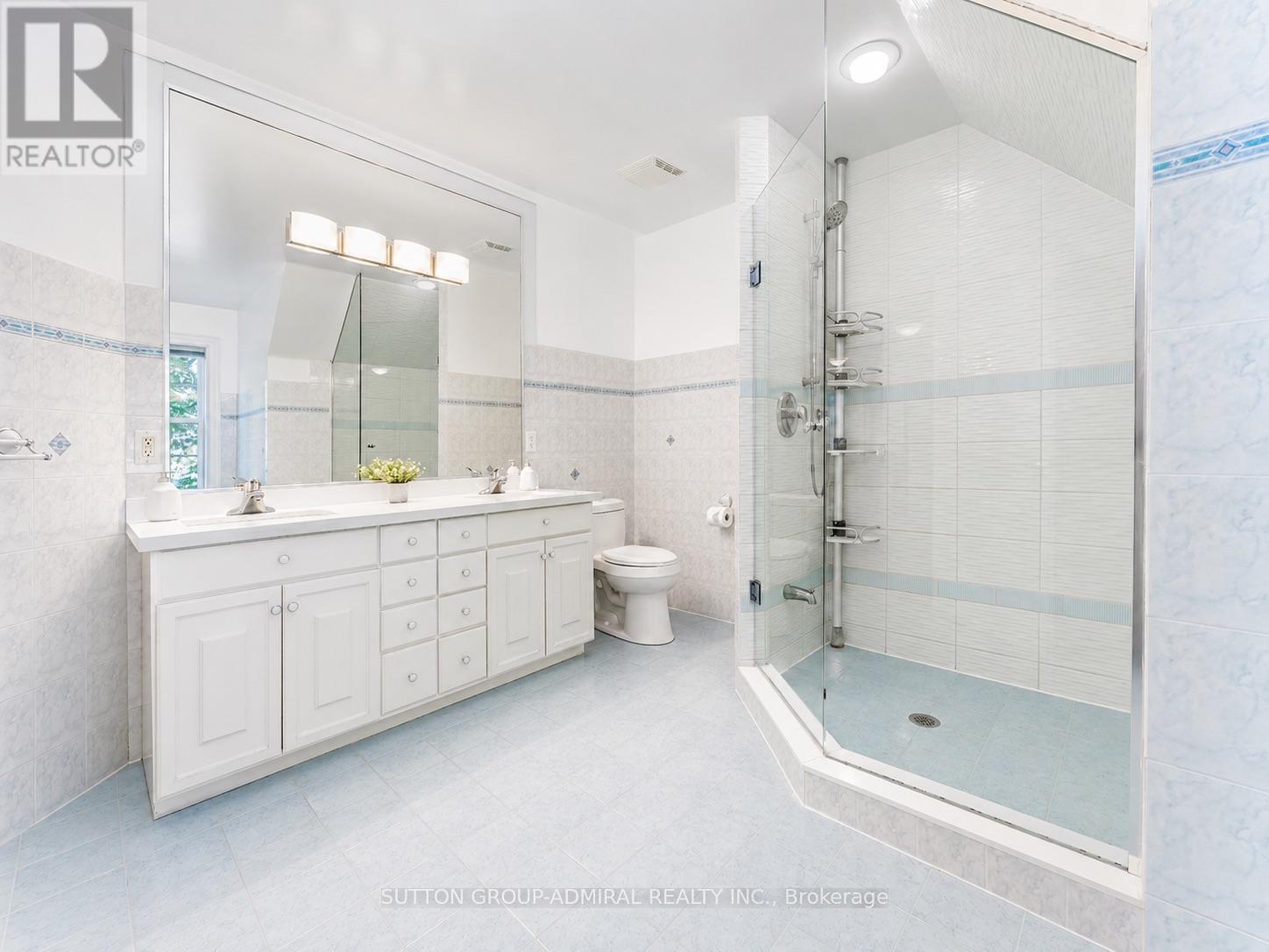 54 Starlight Crescent, Richmond Hill, ON - Indoor Photo Showing Bathroom