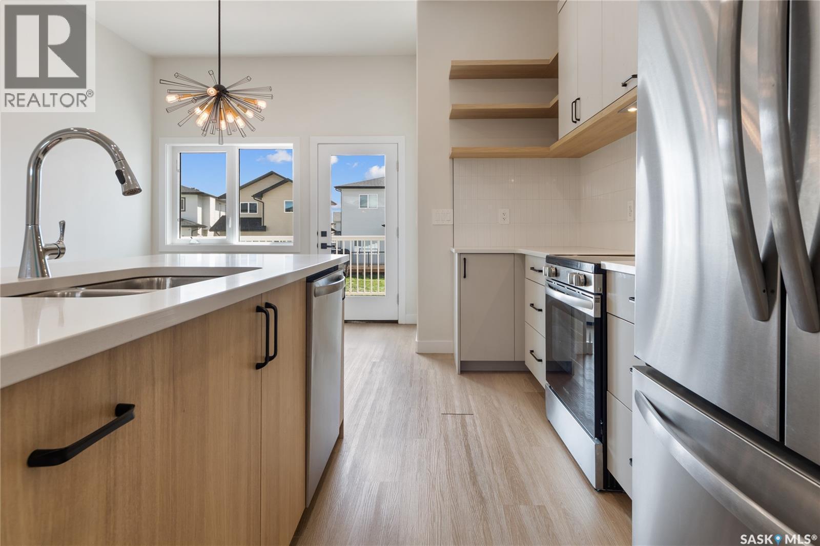 655 Underhill Road, Saskatoon, SK - Indoor Photo Showing Kitchen With Double Sink With Upgraded Kitchen