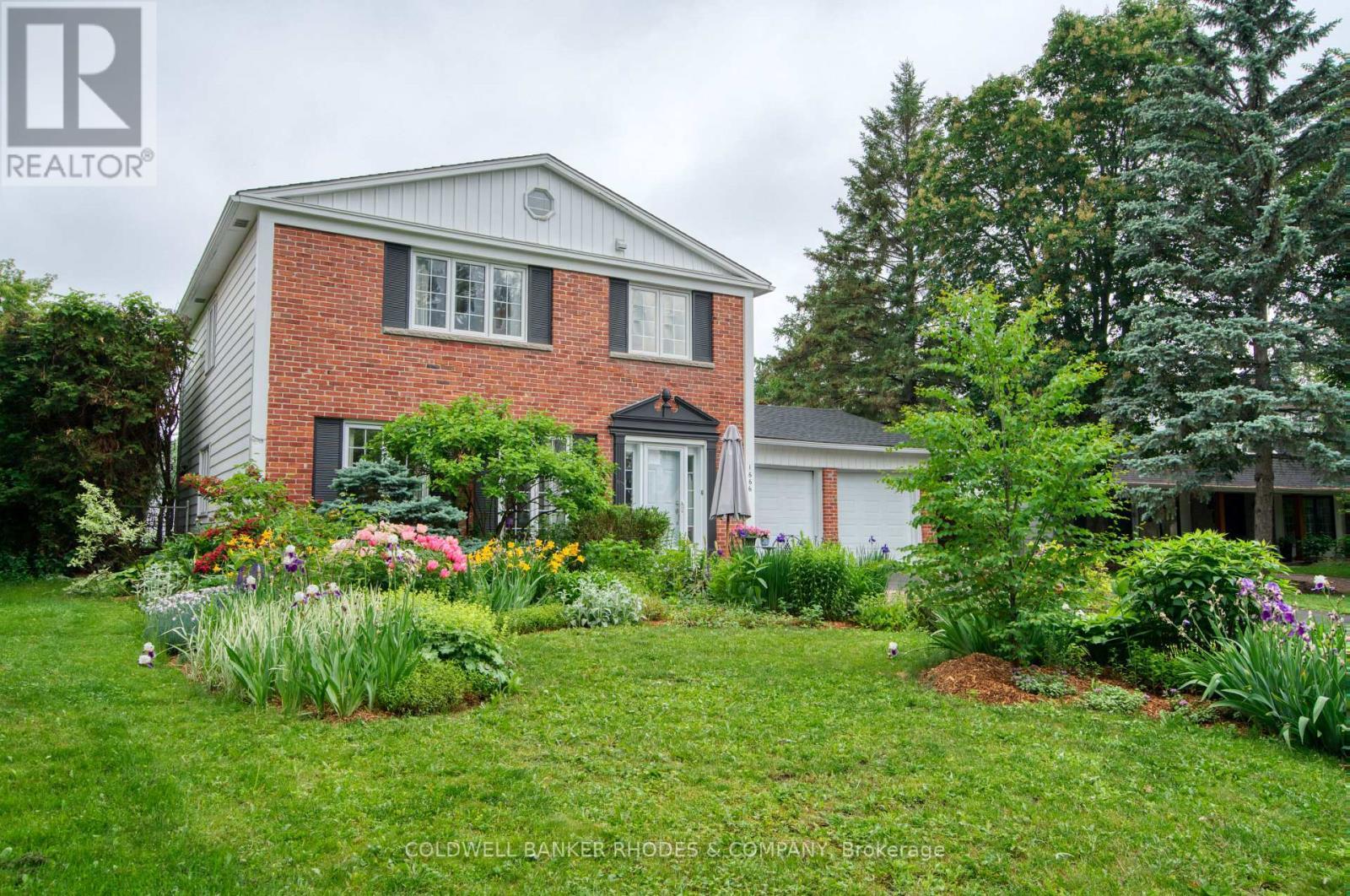 1666 Amberdale Crescent, Ottawa, ON - Outdoor