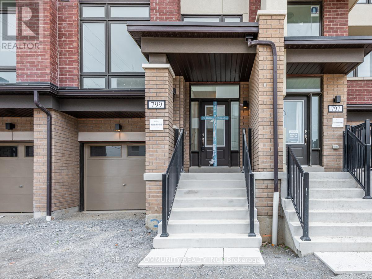 799 Heathrow Path, Oshawa, ON - Outdoor With Facade