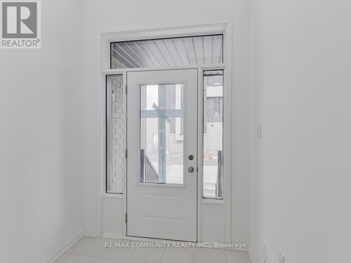 799 Heathrow Path, Oshawa, ON -