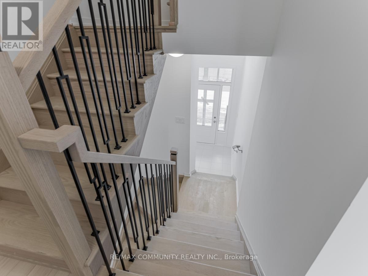 799 Heathrow Path, Oshawa, ON - Indoor Photo Showing Other Room