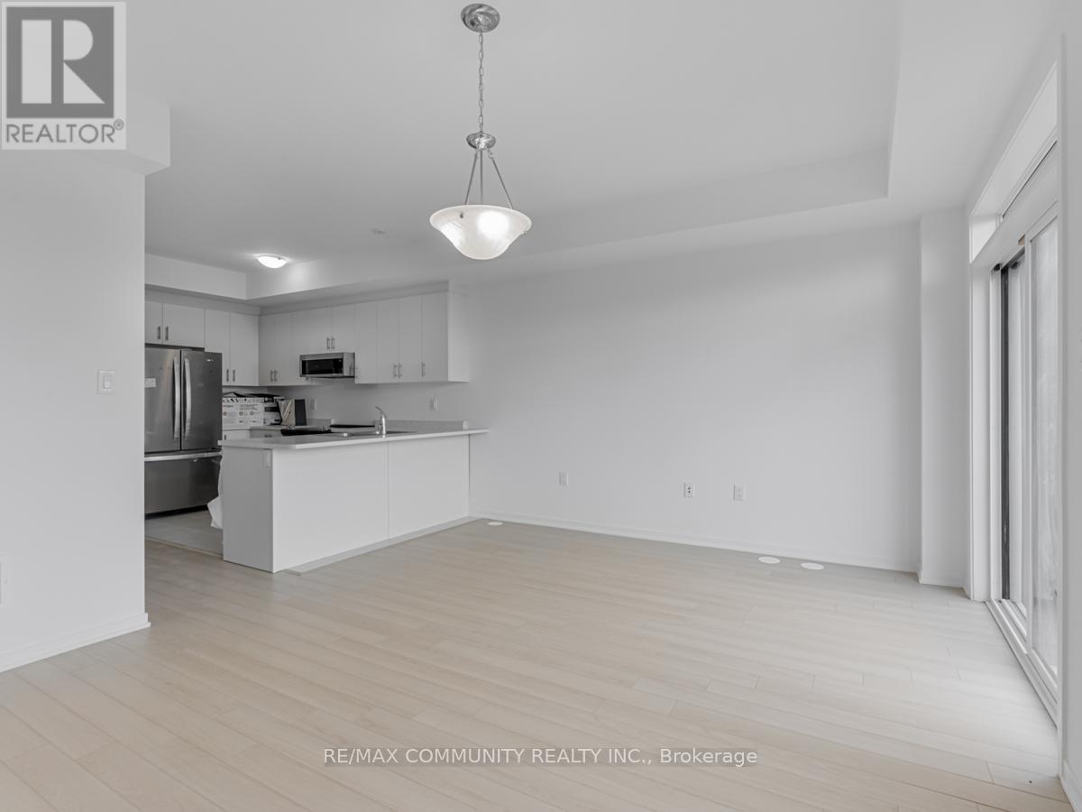 799 Heathrow Path, Oshawa, ON - Indoor Photo Showing Kitchen