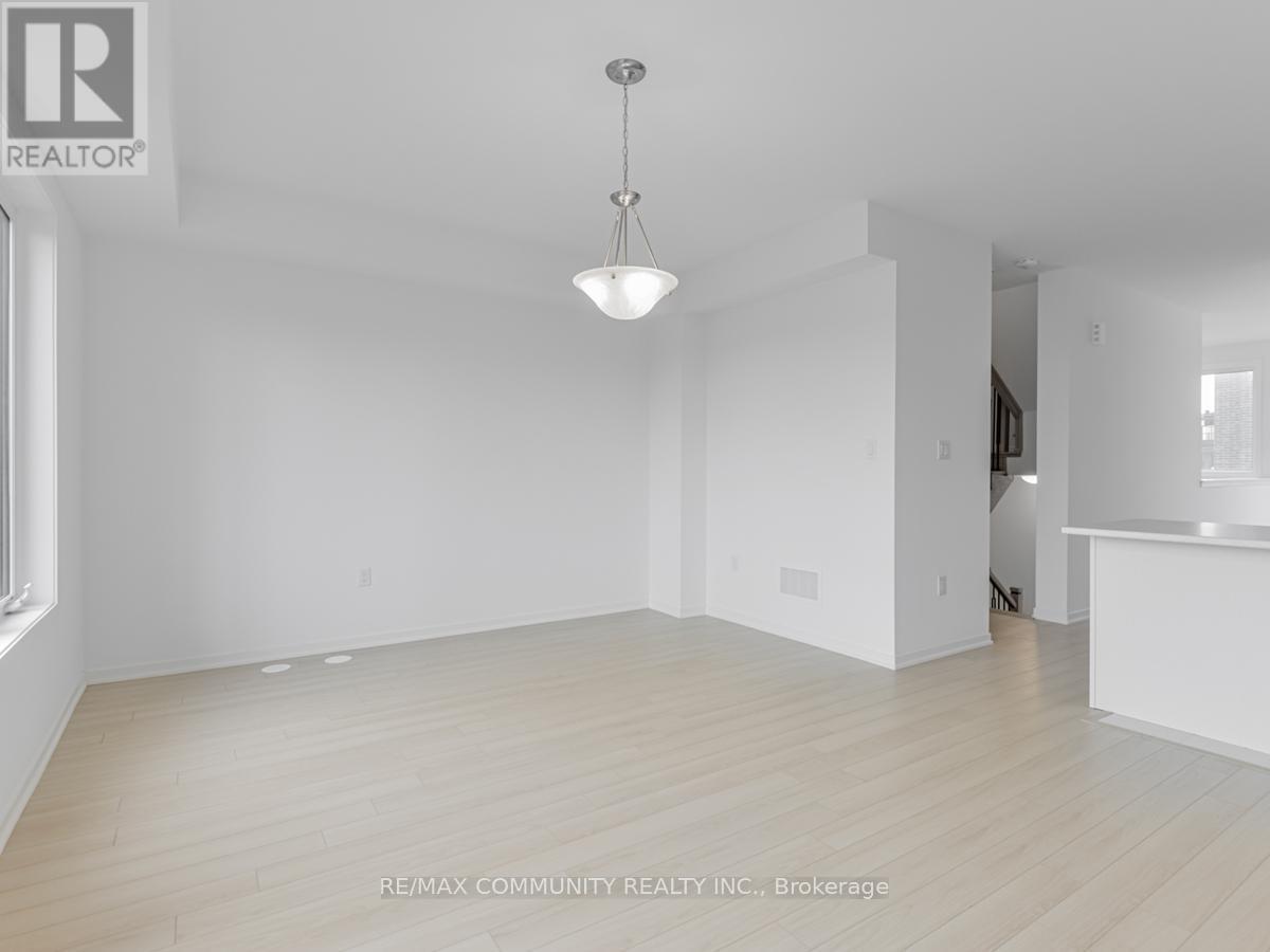 799 Heathrow Path, Oshawa, ON - Indoor Photo Showing Other Room
