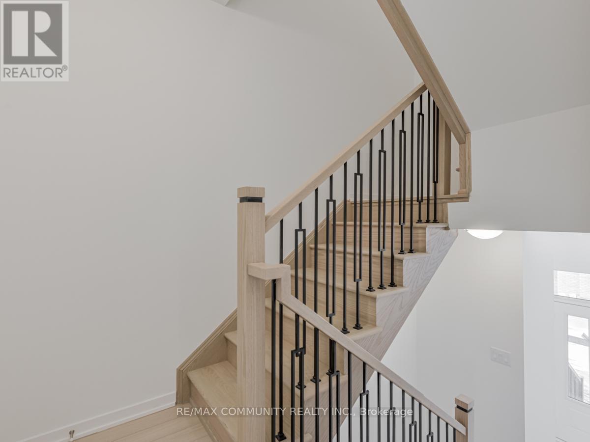 799 Heathrow Path, Oshawa, ON - Indoor Photo Showing Other Room