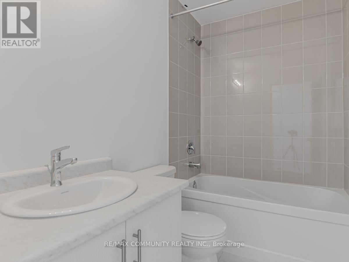 799 Heathrow Path, Oshawa, ON - Indoor Photo Showing Bathroom