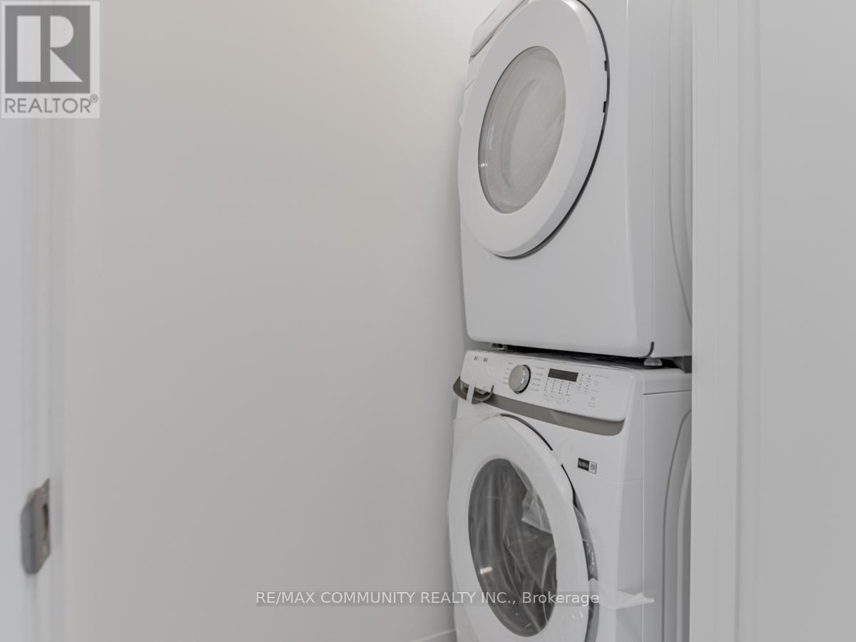 799 Heathrow Path, Oshawa, ON - Indoor Photo Showing Laundry Room