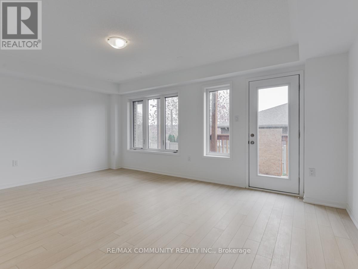 799 Heathrow Path, Oshawa, ON - Indoor Photo Showing Other Room