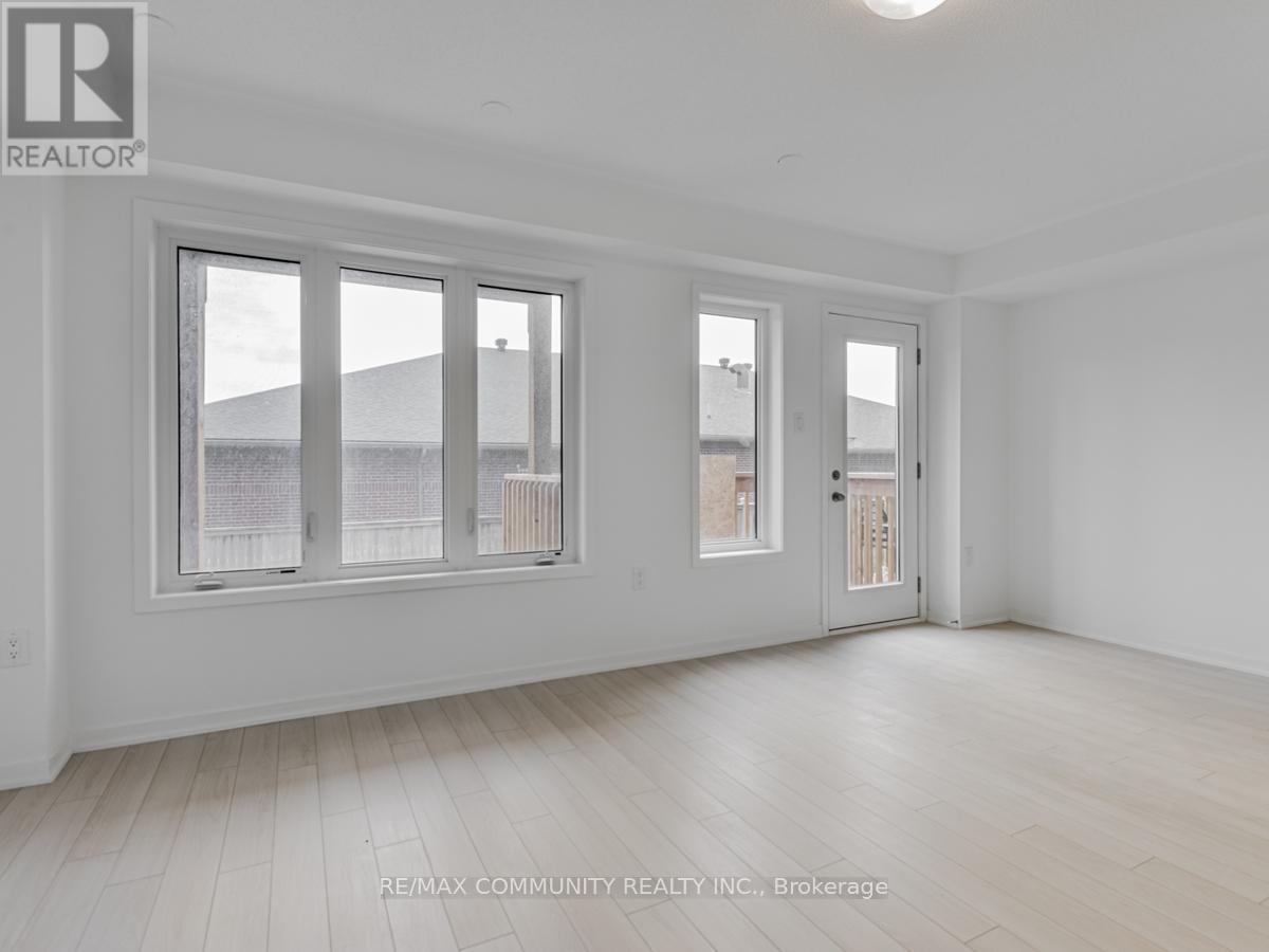 799 Heathrow Path, Oshawa, ON - Indoor Photo Showing Other Room