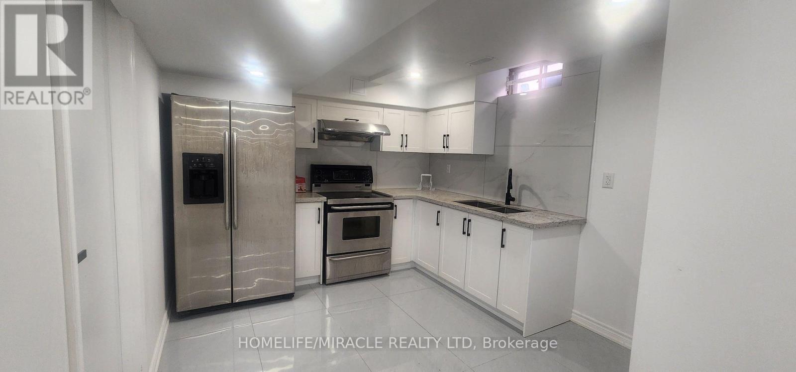 1574 Highbrook Avenue, Mississauga, ON - Indoor Photo Showing Kitchen