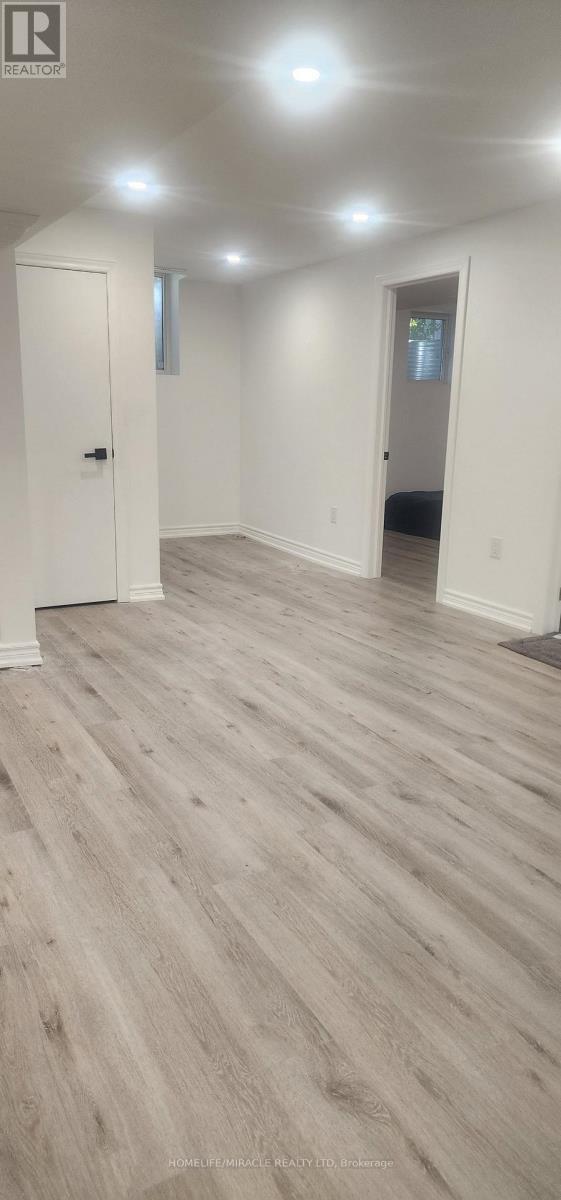 1574 Highbrook Avenue, Mississauga, ON - Indoor