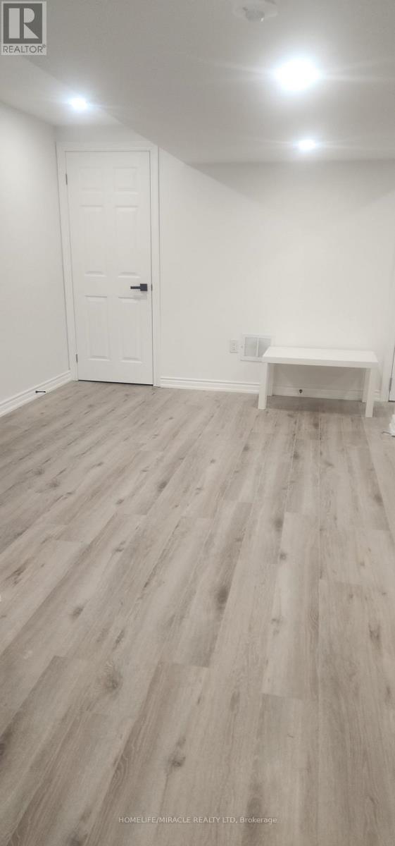 1574 Highbrook Avenue, Mississauga, ON - Indoor