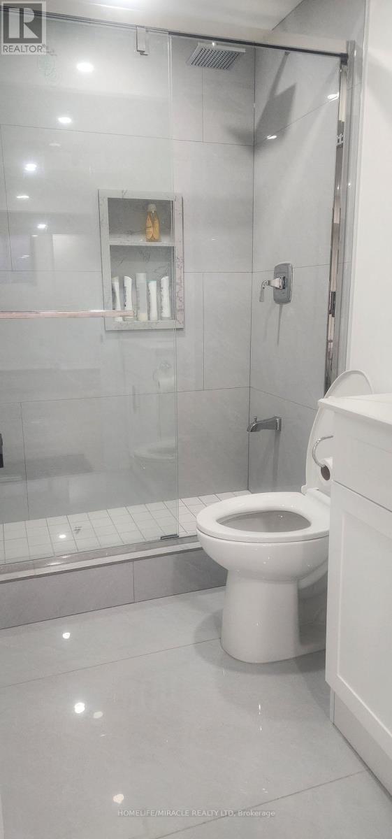 1574 Highbrook Avenue, Mississauga, ON - Indoor Photo Showing Bathroom