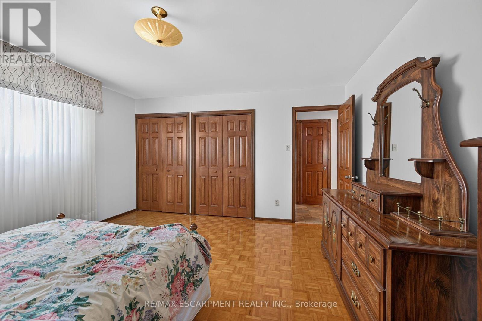 39 Algonquin Court, Hamilton, ON - Indoor Photo Showing Bedroom