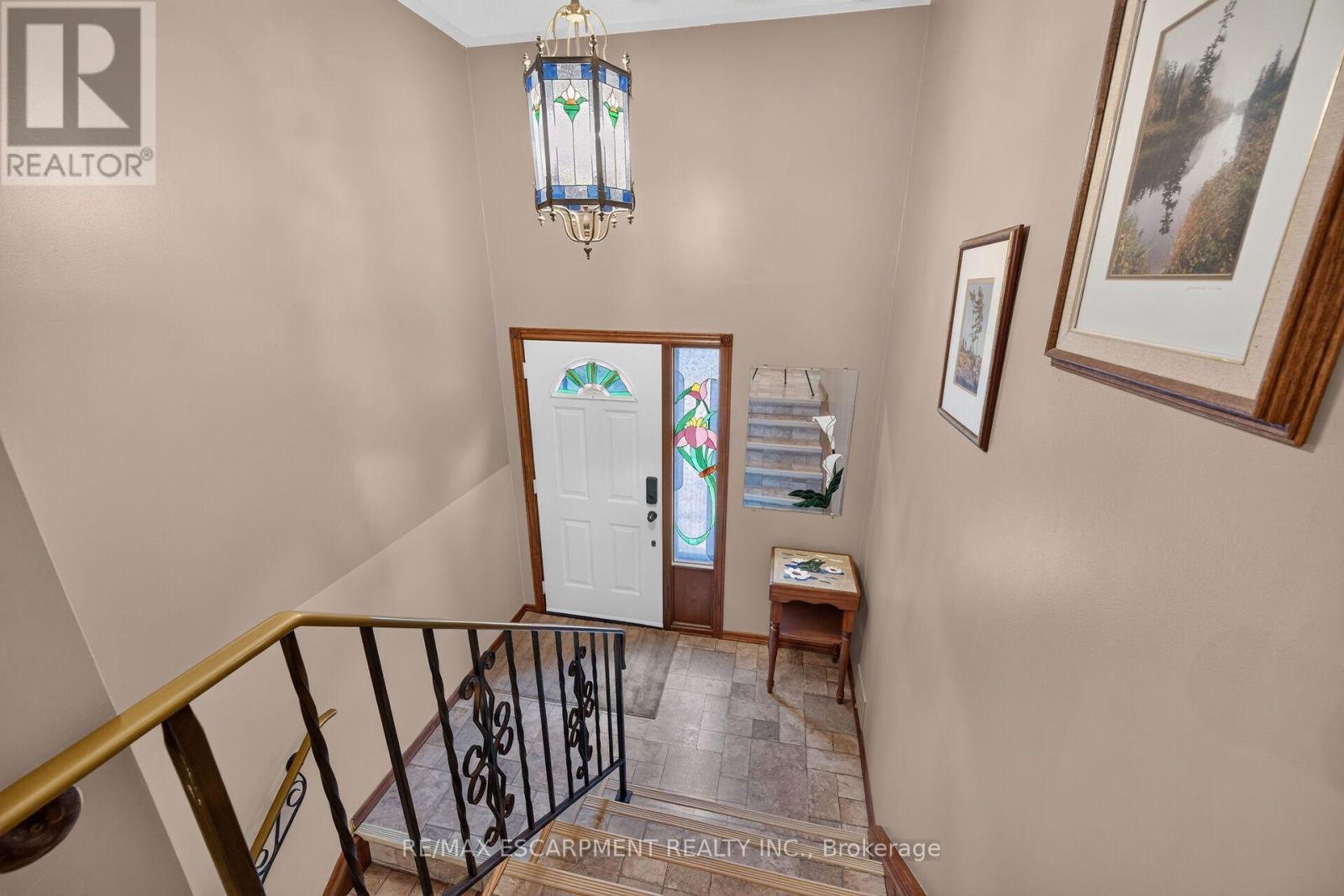 39 Algonquin Court, Hamilton, ON - Indoor Photo Showing Other Room