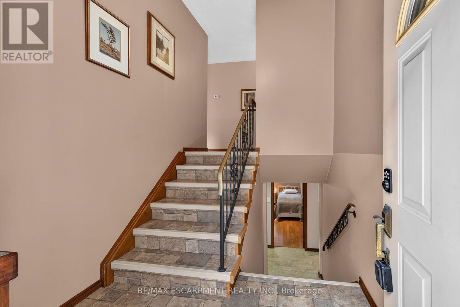 39 Algonquin Court, Hamilton, ON - Indoor Photo Showing Other Room