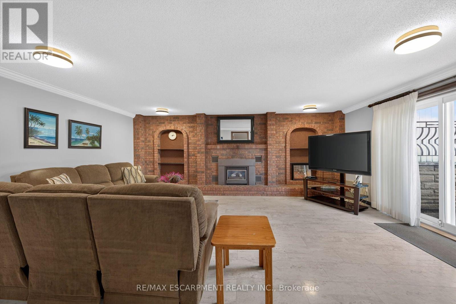 39 Algonquin Court, Hamilton, ON - Indoor Photo Showing Other Room With Fireplace