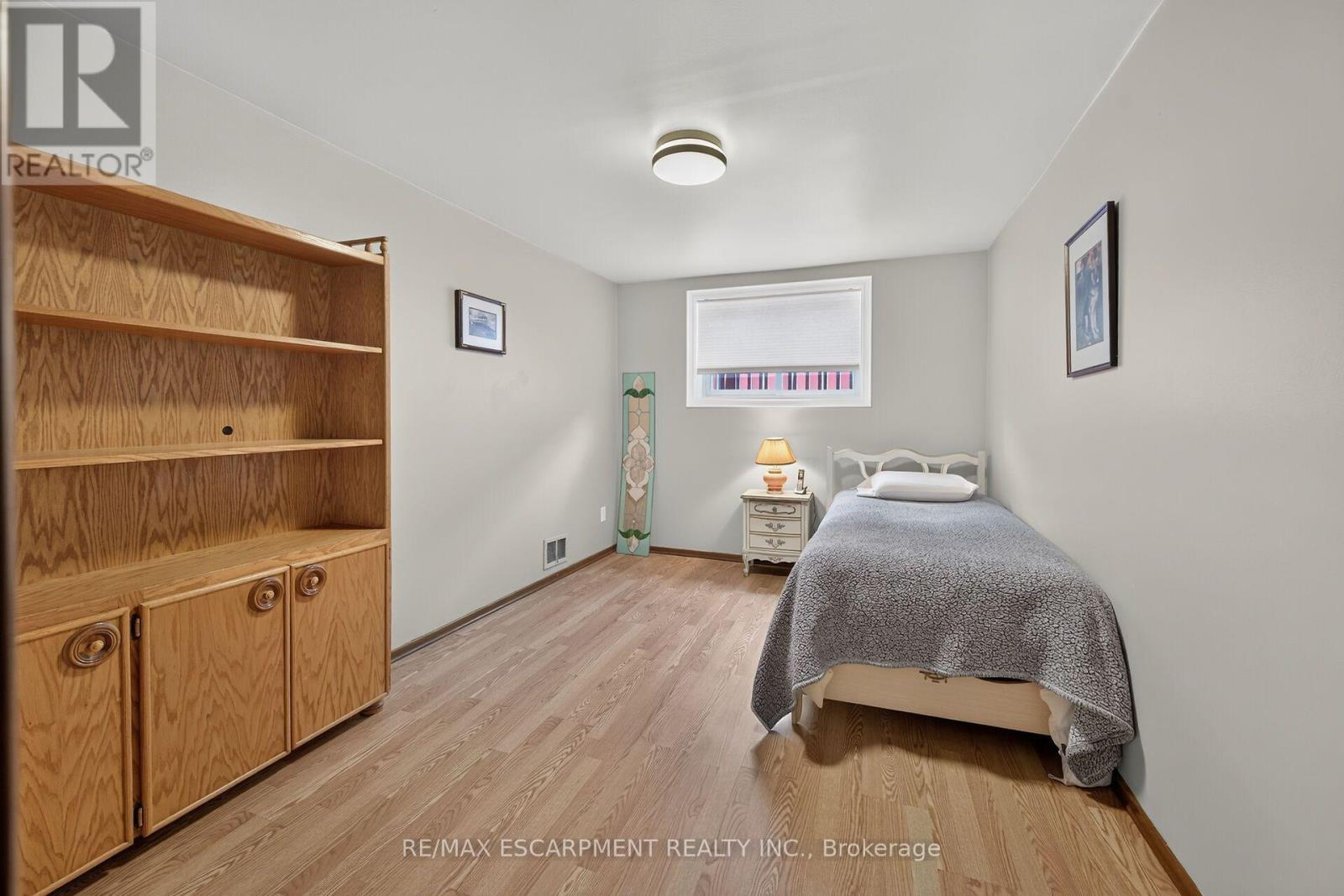 39 Algonquin Court, Hamilton, ON - Indoor Photo Showing Bedroom