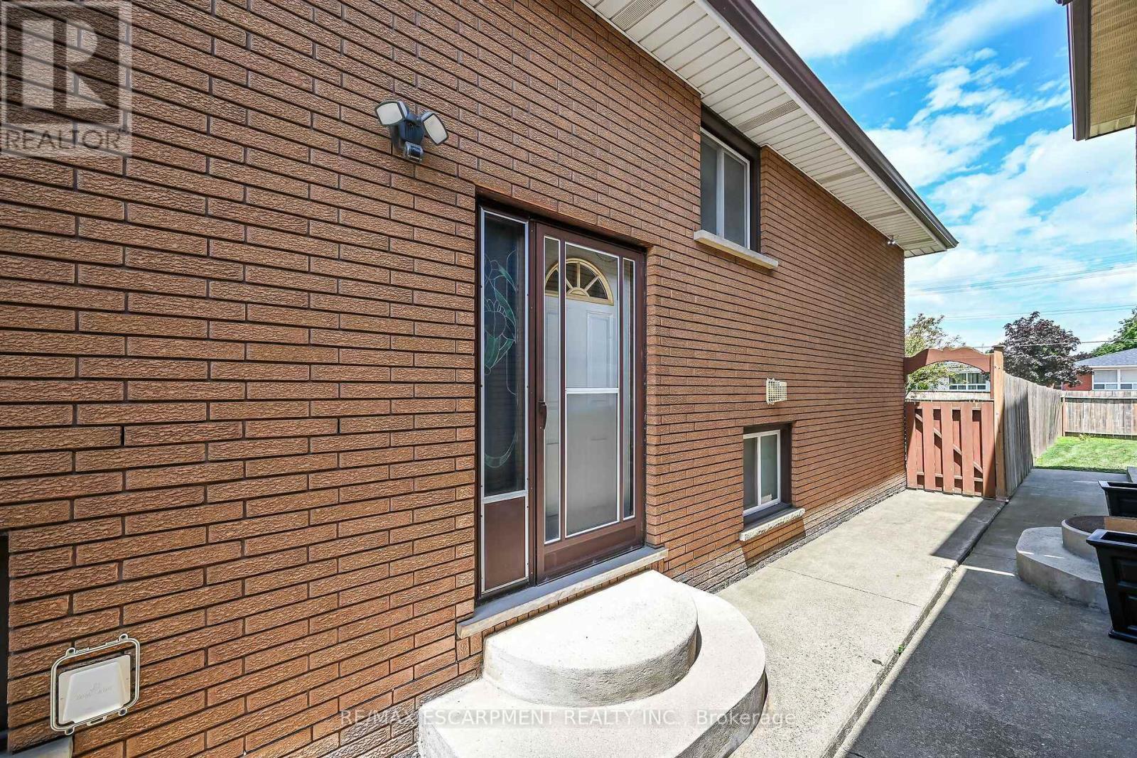 39 Algonquin Court, Hamilton, ON - Outdoor With Exterior