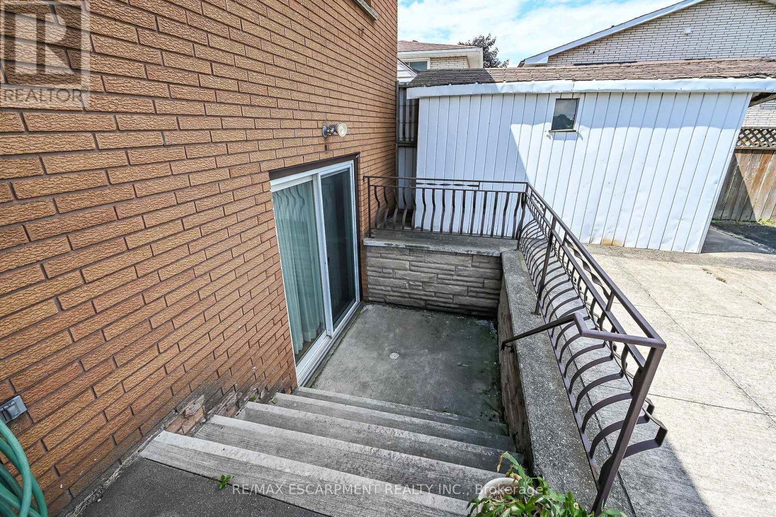 39 Algonquin Court, Hamilton, ON - Outdoor With Exterior