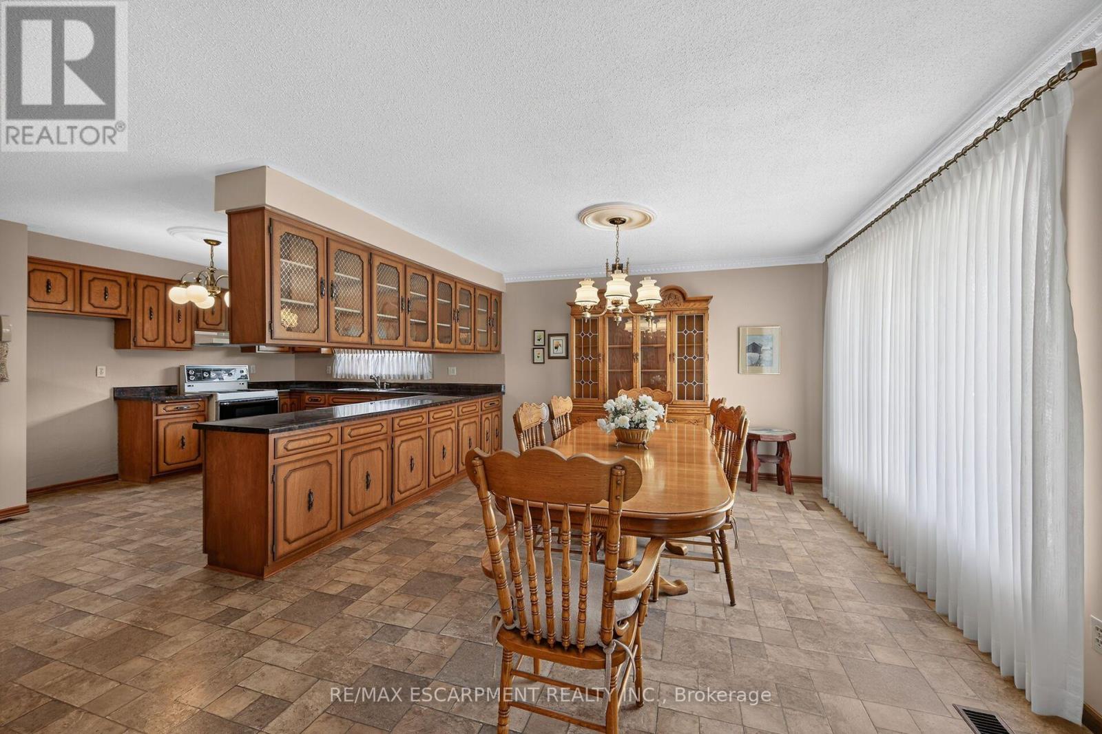 39 Algonquin Court, Hamilton, ON - Indoor Photo Showing Other Room