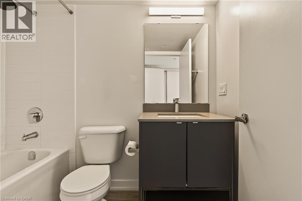 1119 Cooke Boulevard Unit# B323, Burlington, ON - Indoor Photo Showing Bathroom