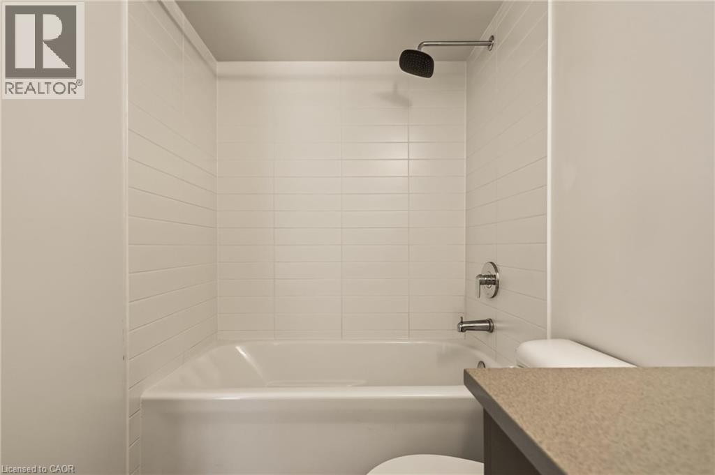 1119 Cooke Boulevard Unit# B323, Burlington, ON - Indoor Photo Showing Bathroom