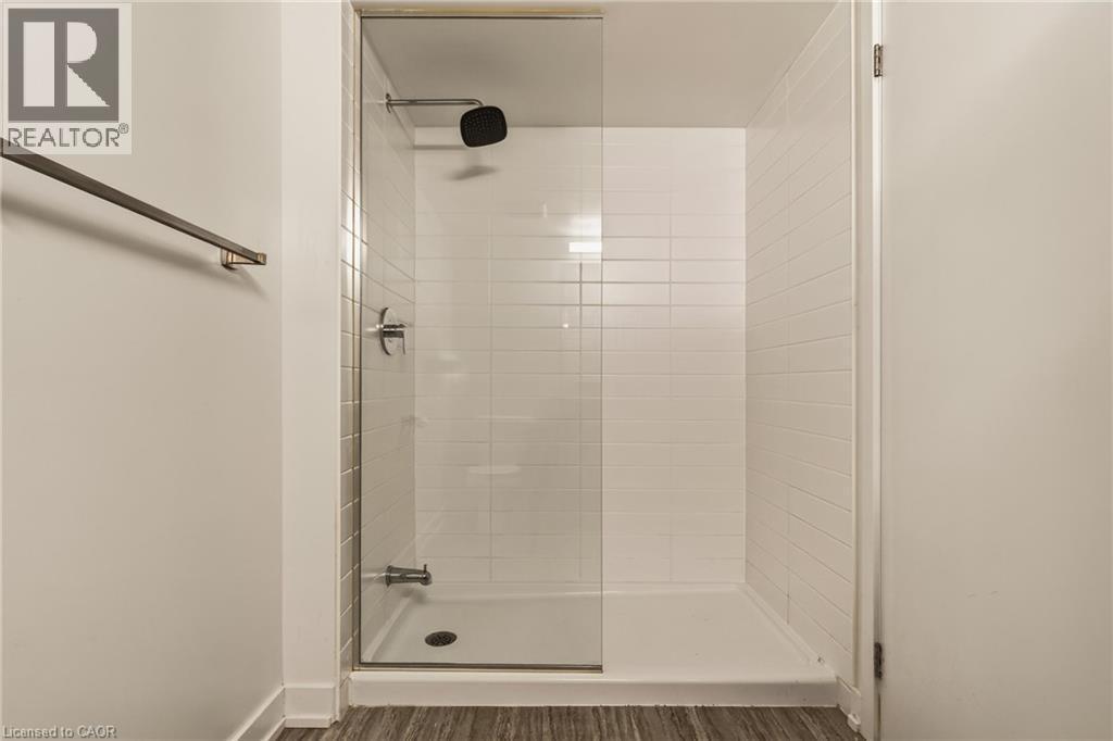 Glass Enclosed Shower - 1119 Cooke Boulevard Unit# B323, Burlington, ON - Indoor Photo Showing Bathroom