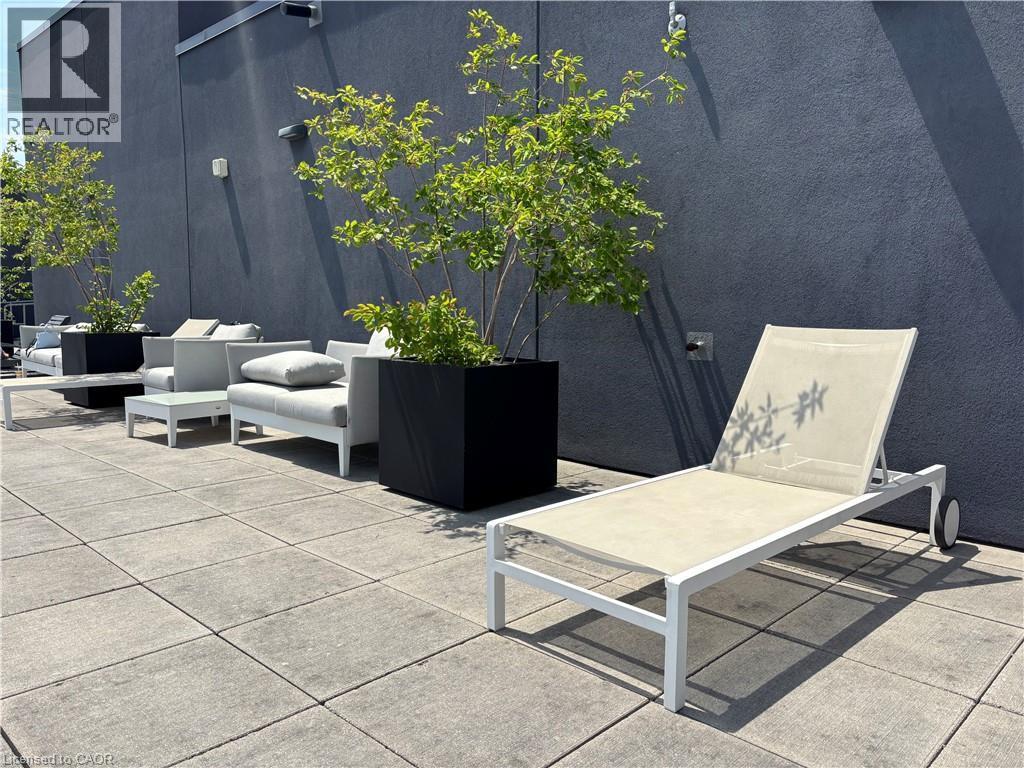 1119 Cooke Boulevard Unit# B323, Burlington, ON - Outdoor
