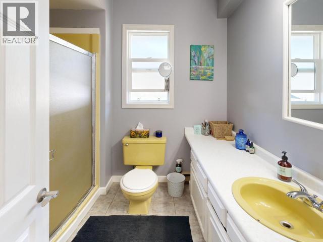 3786 Quadra Ave, Powell River, BC - Indoor Photo Showing Bathroom