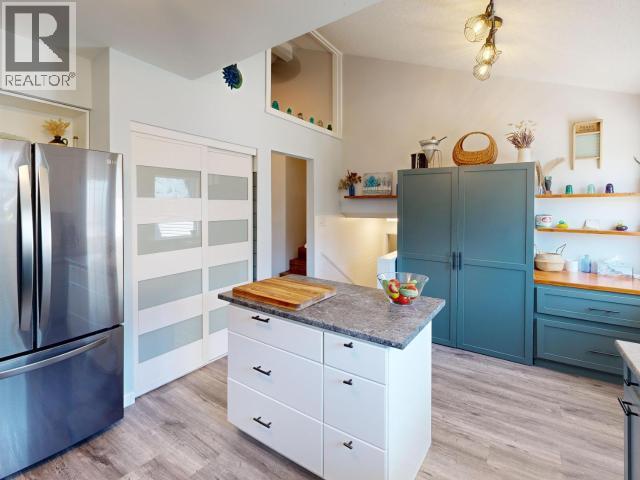 3786 Quadra Ave, Powell River, BC - Indoor Photo Showing Kitchen