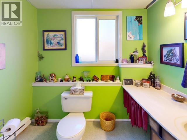 3786 Quadra Ave, Powell River, BC - Indoor Photo Showing Bathroom