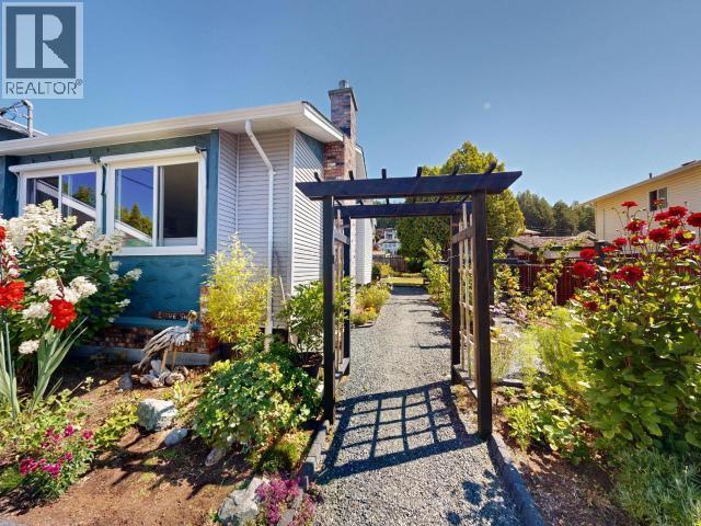 3786 Quadra Ave, Powell River, BC - Outdoor
