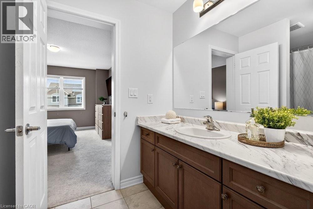 145 Stillwater Crescent, Waterdown, ON - Indoor Photo Showing Bathroom