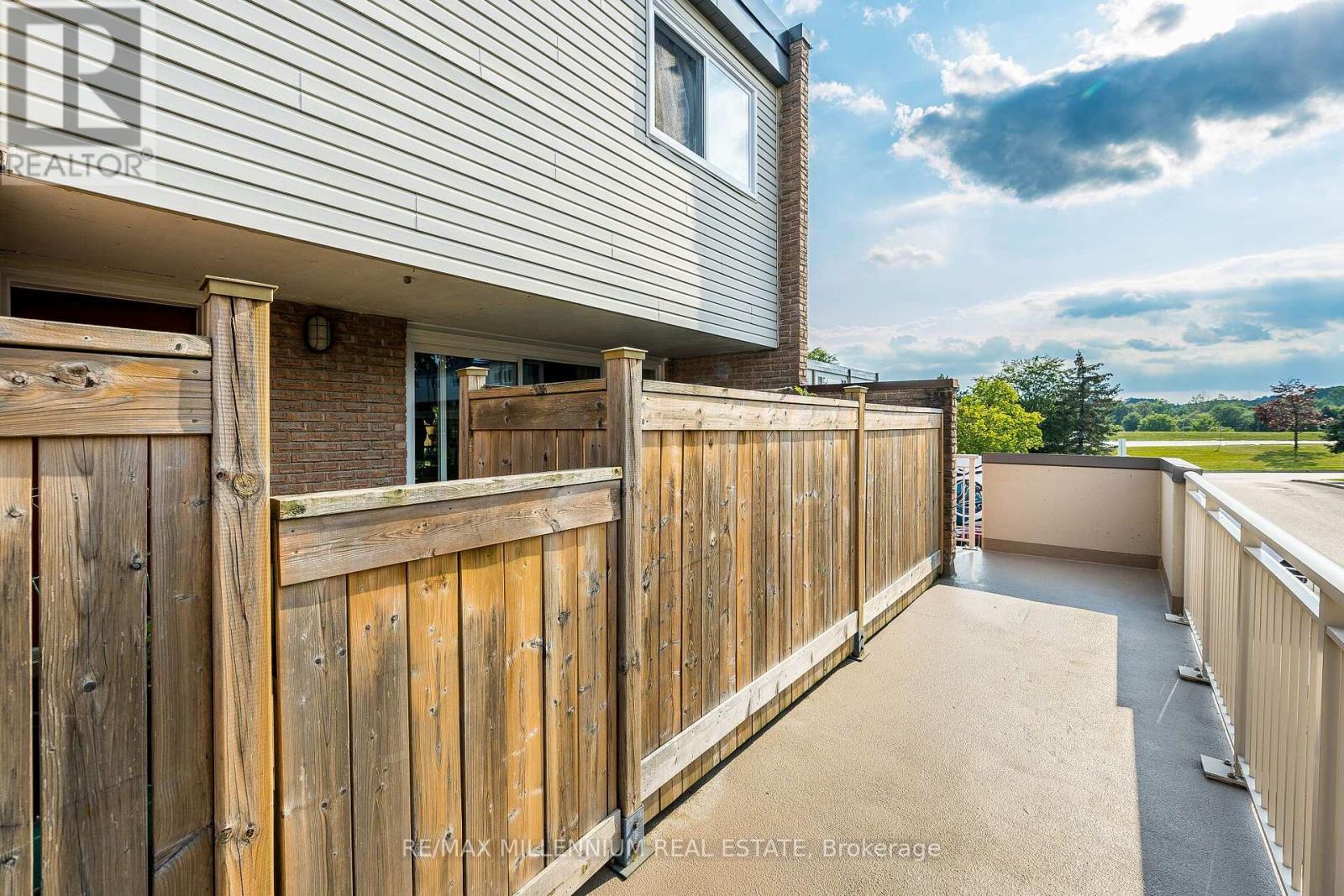 301 Milestone Crescent, Aurora, ON