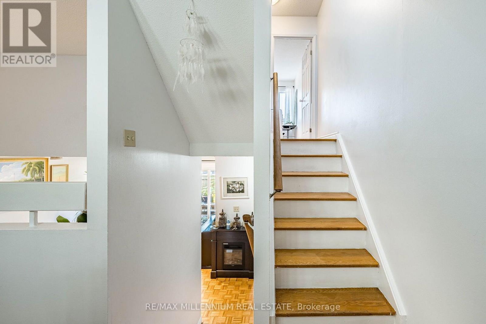 301 Milestone Crescent, Aurora, ON