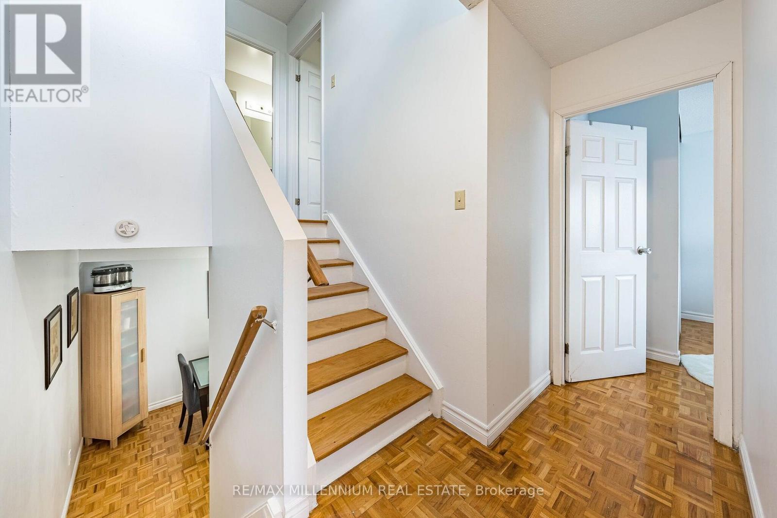 301 Milestone Crescent, Aurora, ON