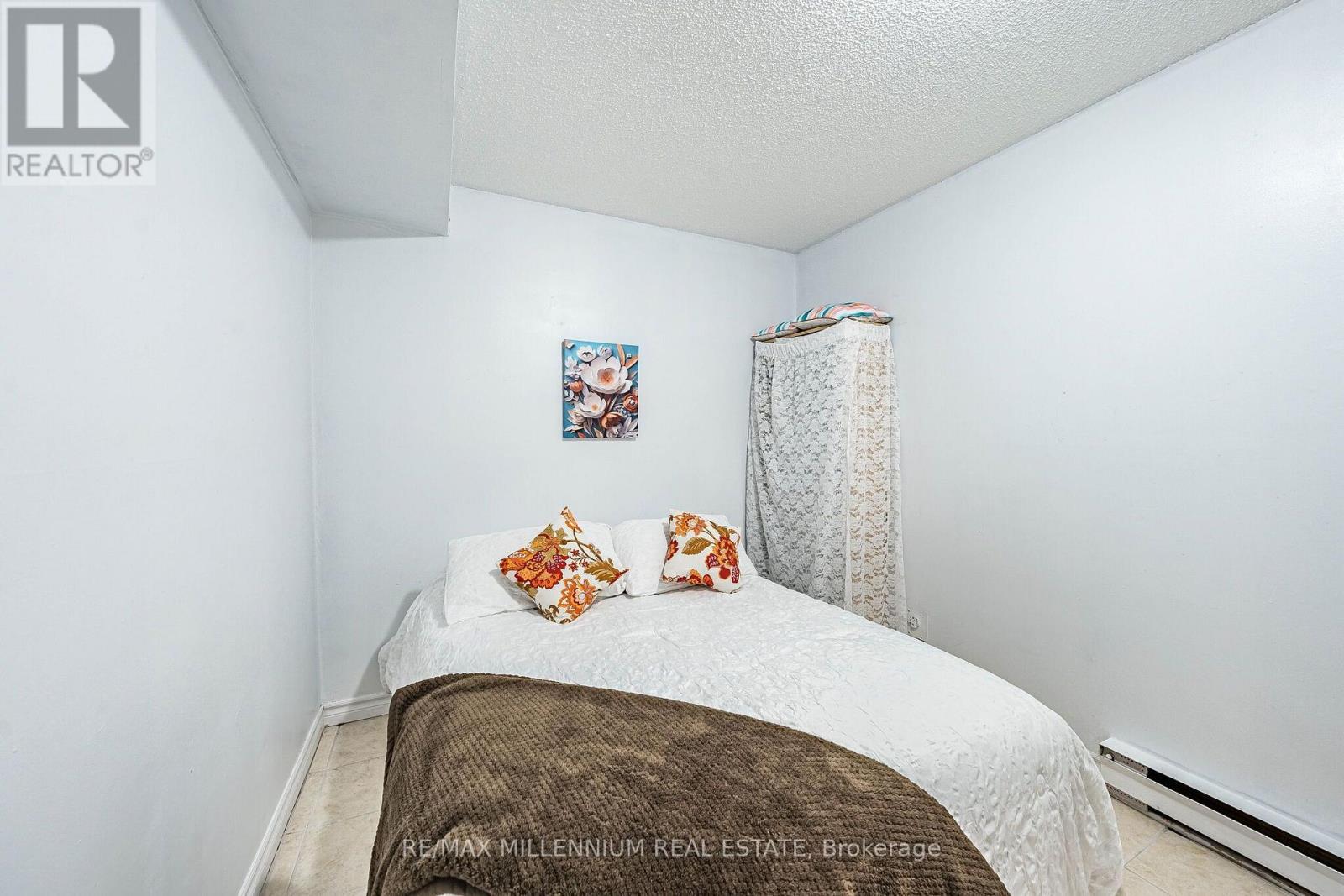 301 Milestone Crescent, Aurora, ON