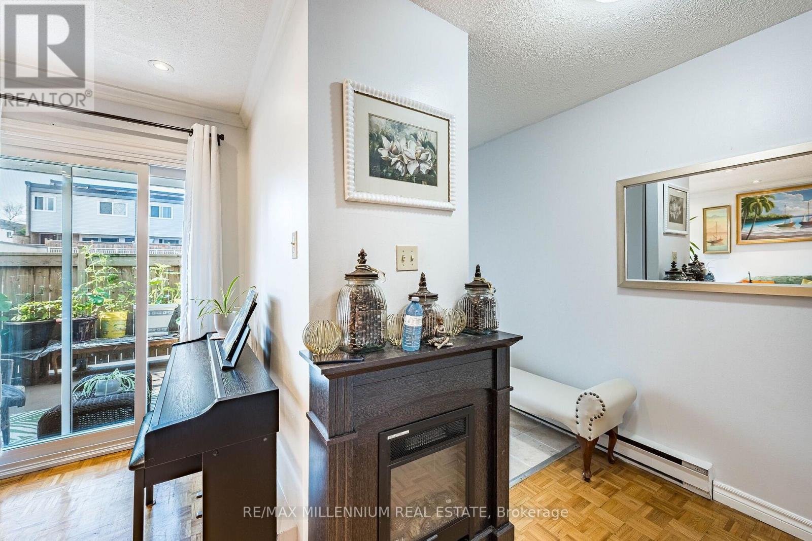 301 Milestone Crescent, Aurora, ON