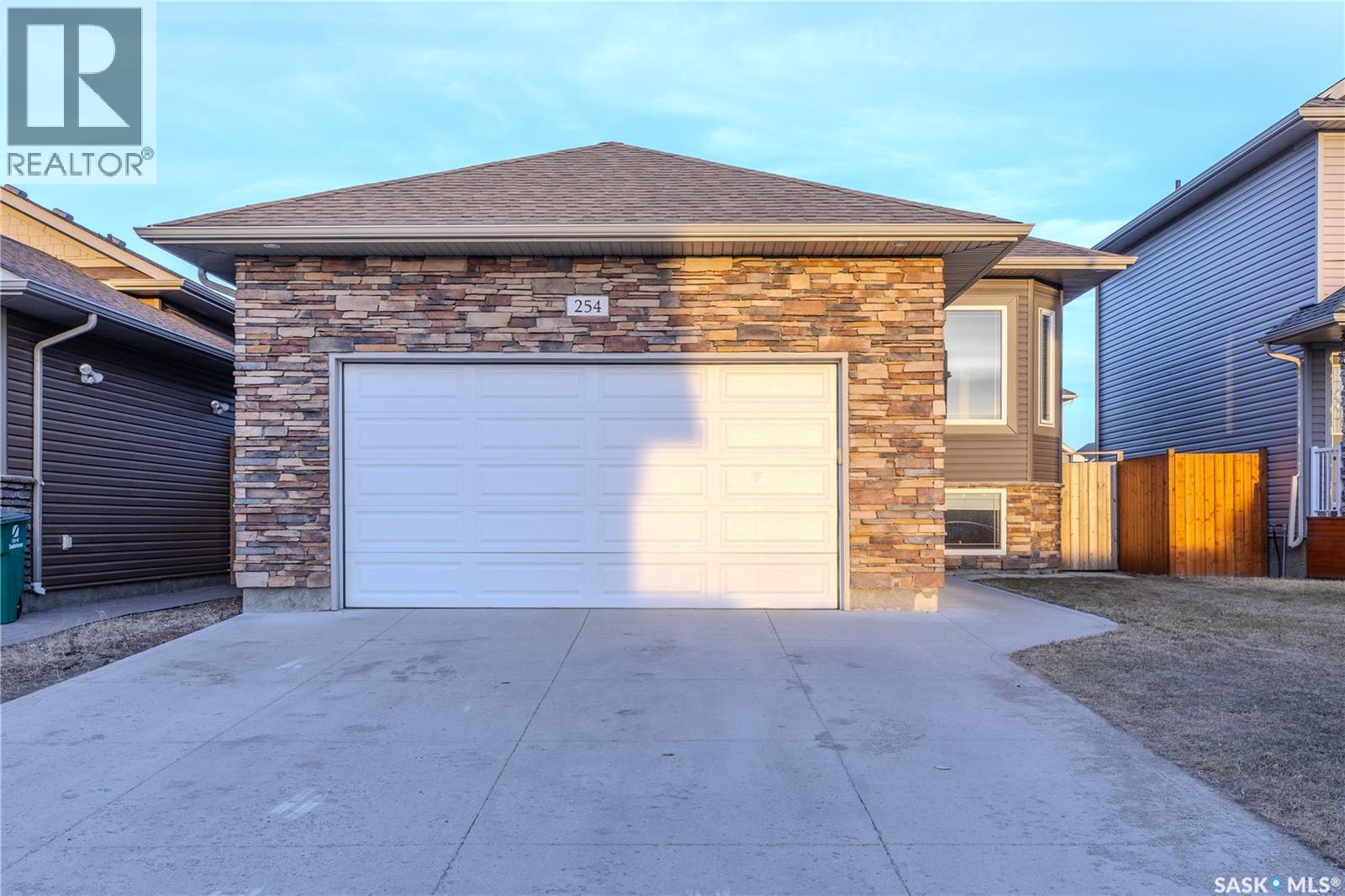 254 Macinnes Street, Saskatoon, SK - Outdoor With Exterior