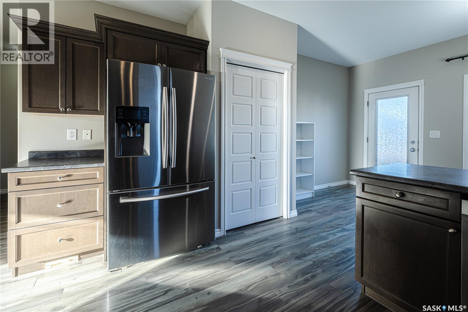 254 Macinnes Street, Saskatoon, SK - Indoor Photo Showing Kitchen