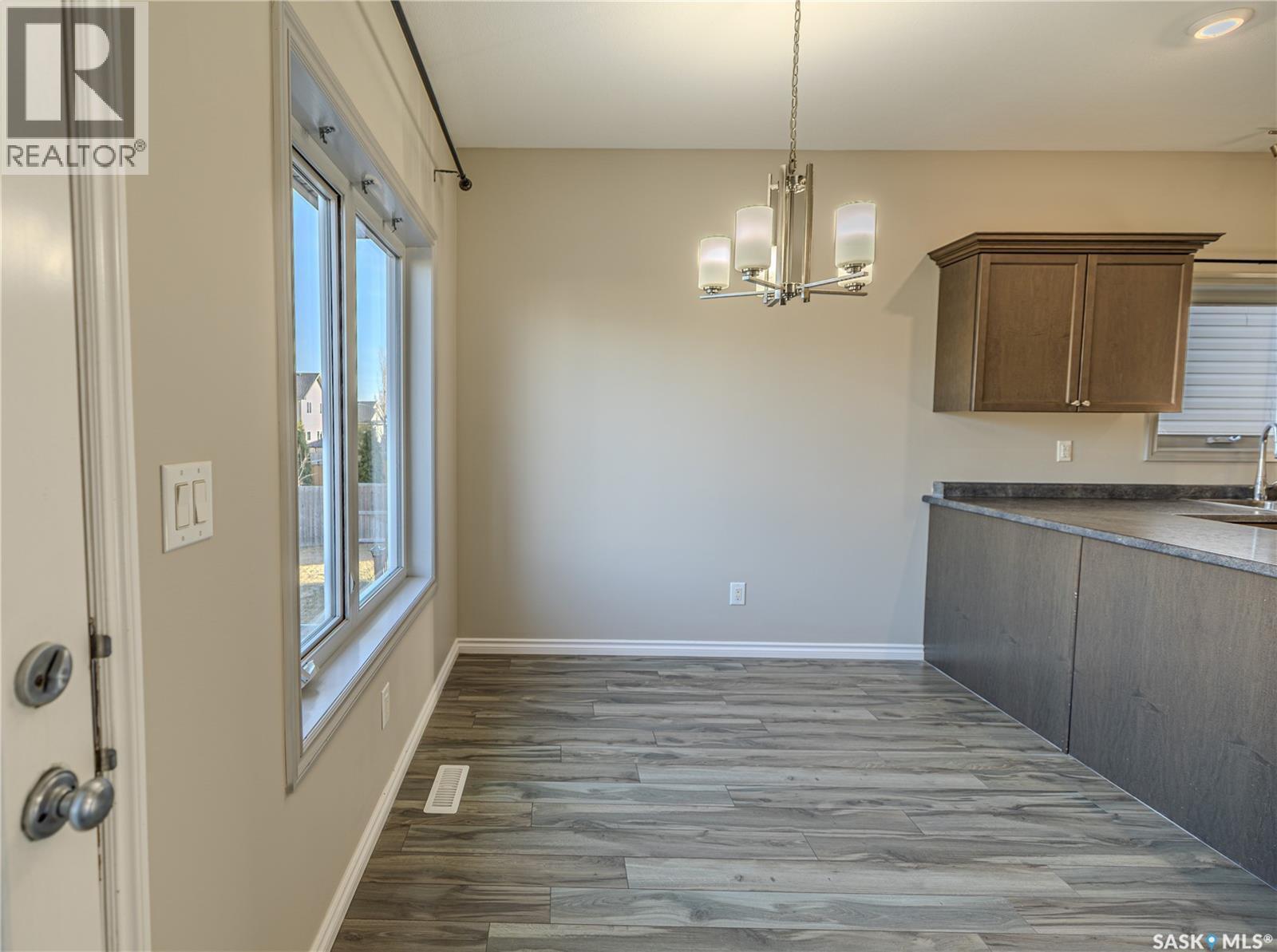 254 Macinnes Street, Saskatoon, SK - Indoor Photo Showing Kitchen